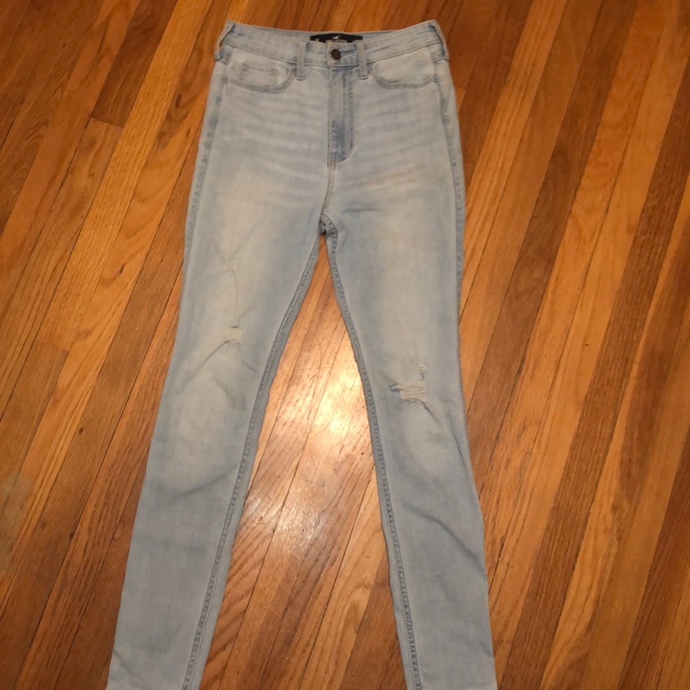 Ultra High Rise light denim hollister jeans 1R